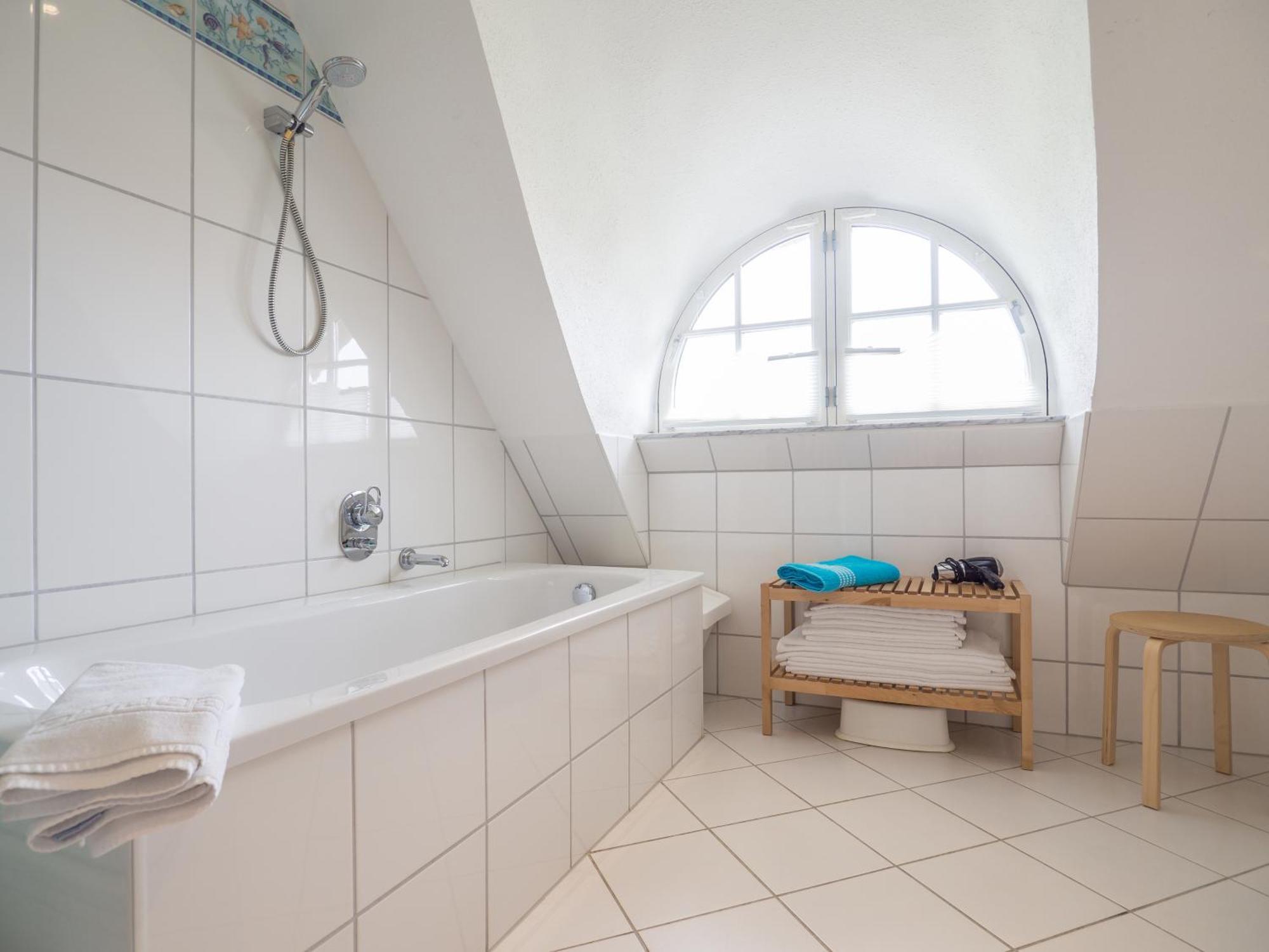 Kapitaenshaus Kittler - Die Grosse Freiheit - Dhh Wiek auf Ruegen Exterior photo